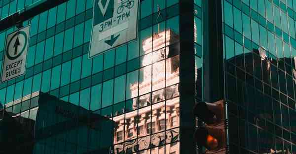 人工智能机器人和人谈恋爱