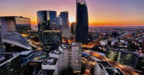 人工智能机器人和人谈恋爱