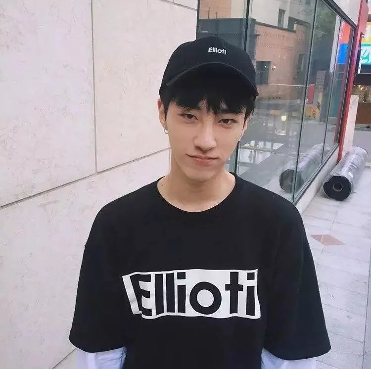 梁筠苛逸