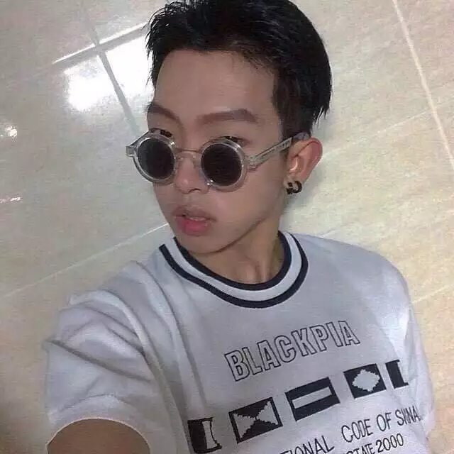 严舒纨媚